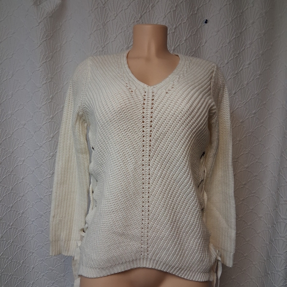 John + Jenn Sweaters - John + Jenn Cream V-Neck Sweaterwomen Size M